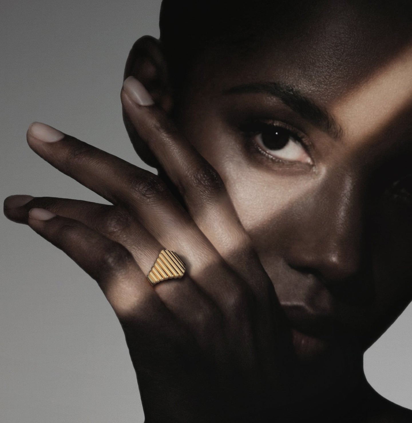 Woman wearing Nia ring.